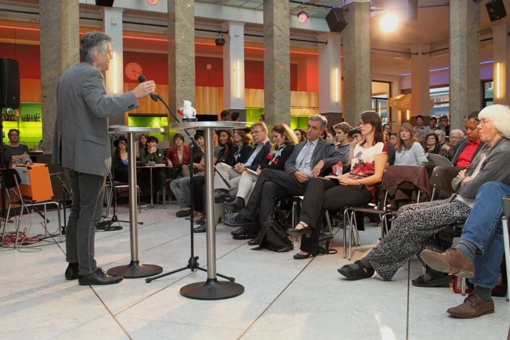 Martin Hafen speaks at the public presentation of the schappo prize.