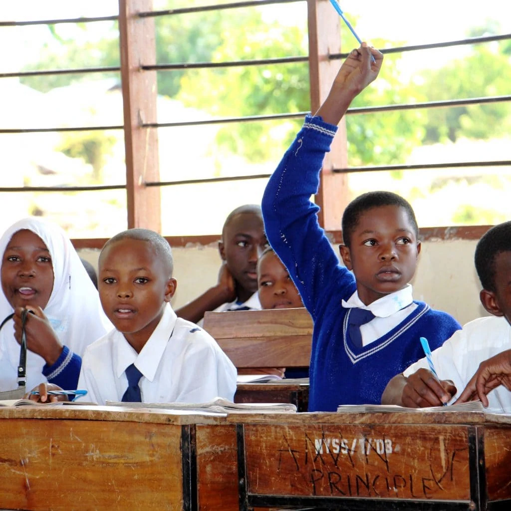 Foto aus dem Schulunterricht in Tansania.