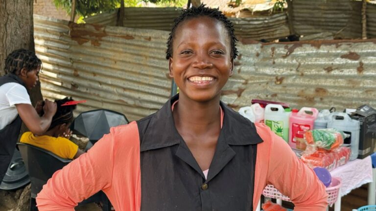 Junge Mosambikanerin - Einkommensprojekt terre des hommes schweiz