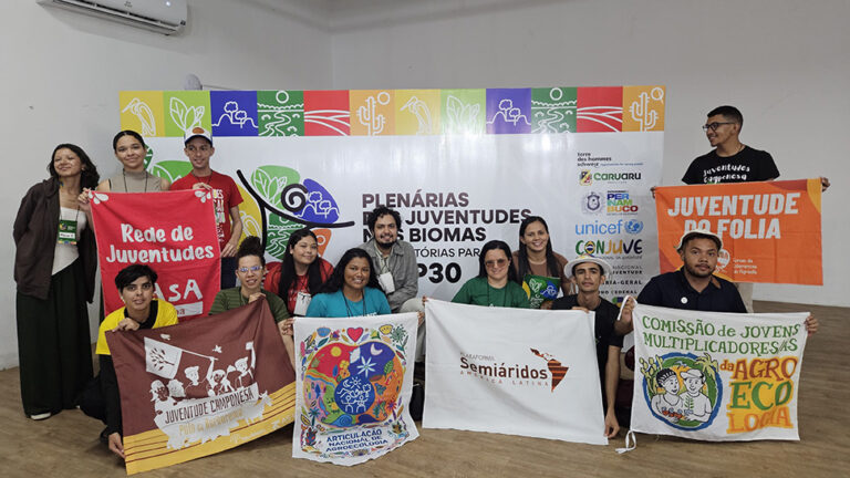 jugendliche an einer COP Veranstaltung organisiert von terre des hommes schweiz