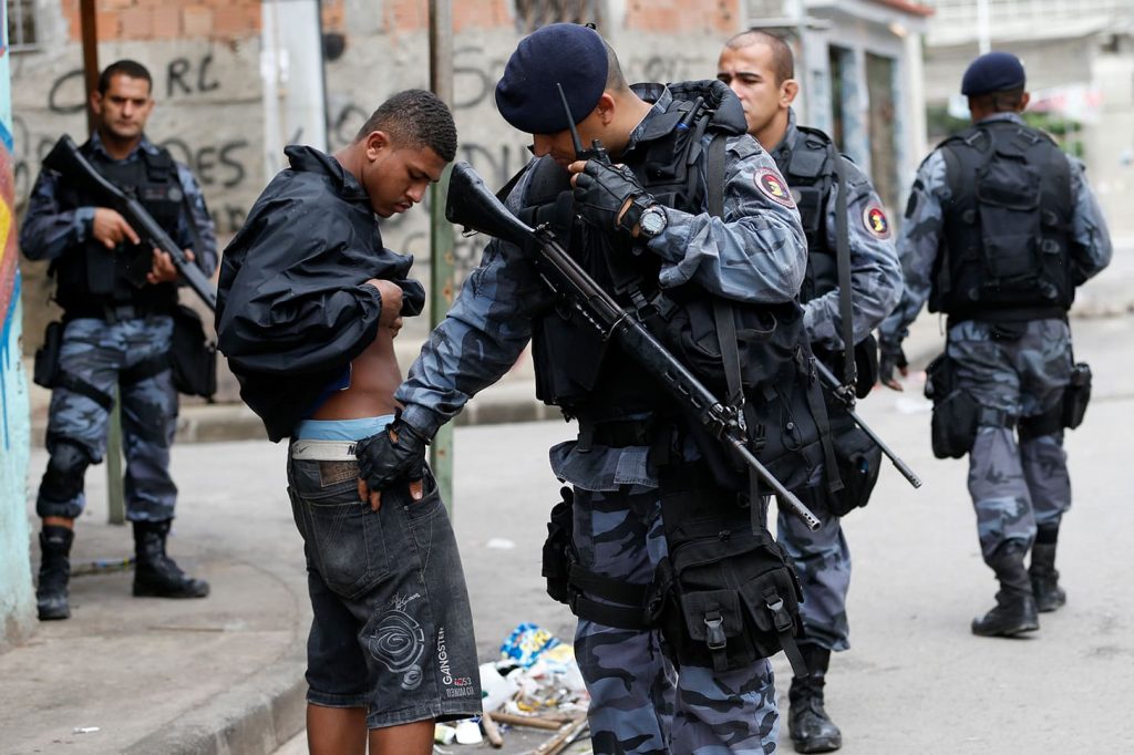 In Brasilien verhält sich die Polizei wie im Bürgerkrieg und nimmt immer wieder Unschuldige ins Visier.
