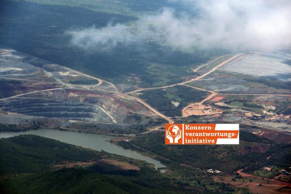 A gold mine in an open-cast mine in Tanzania and the logo of the corporate responsibility initiative