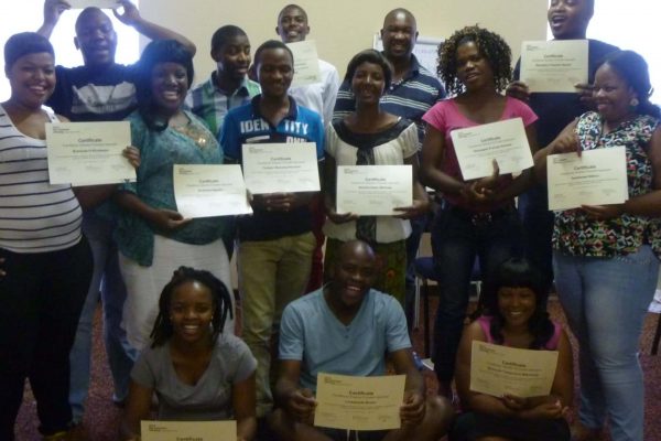 15 junge Südafrikanerinnen und Südafrikaner erhielten ihr Zertifkikat für den abgeschlossenen Kurs im Lösungsorientierten Ansatz.