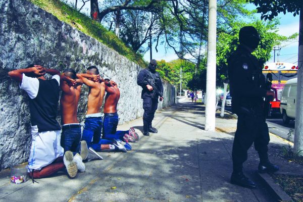 Jugendliche im Fadenkreuz: Vielerorts gehören Repression und Polizeigewalt zum Alltag. Foto: José Ramiro Laínez Sorto